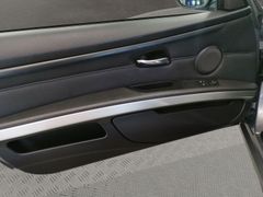 BMW 320 i Navi SHZ 19" Alus PDC Leder 