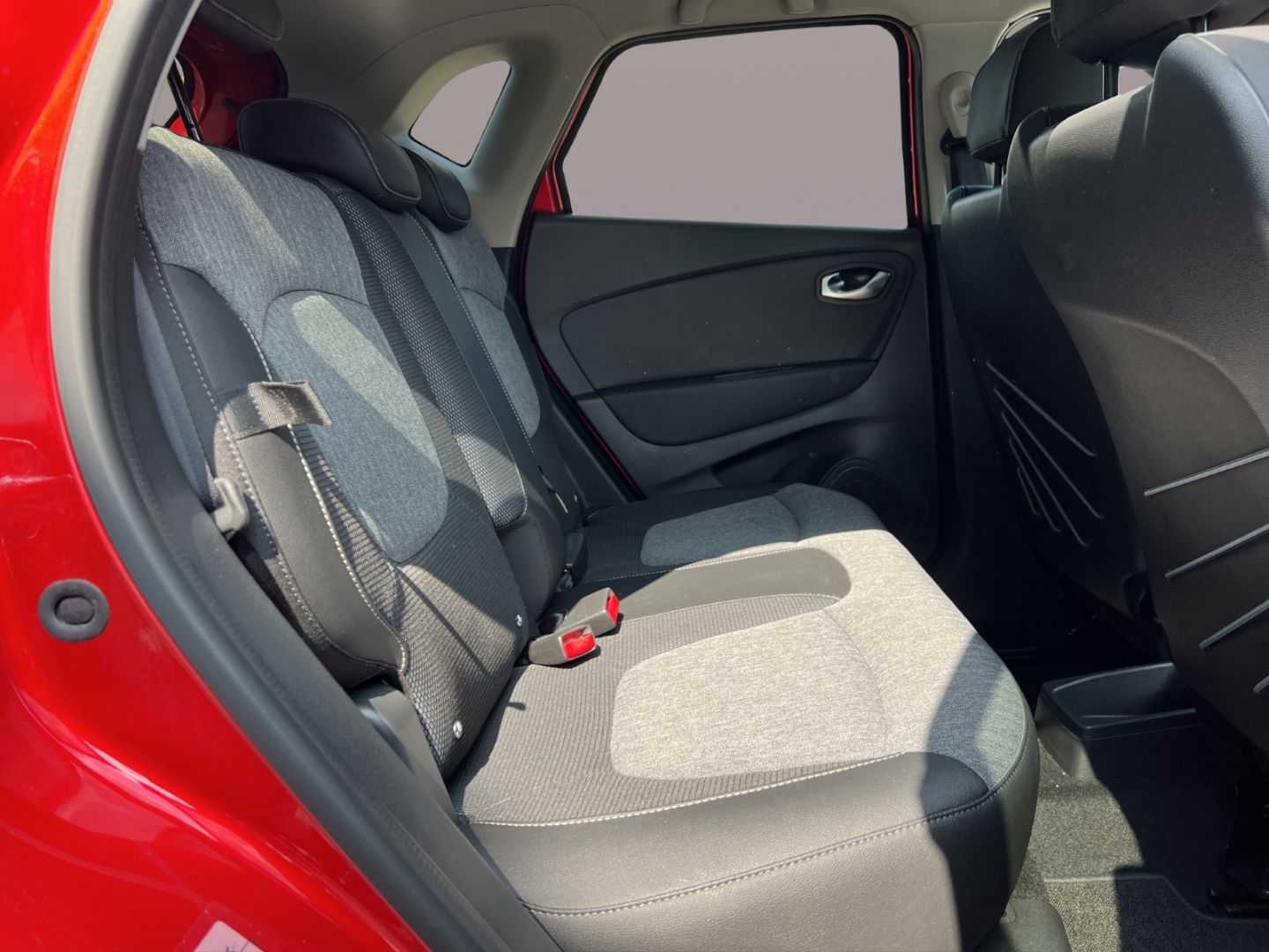 Fahrzeugabbildung Renault Captur Collection 1.3 TCe 150 EU6d-T Navi LED Kl