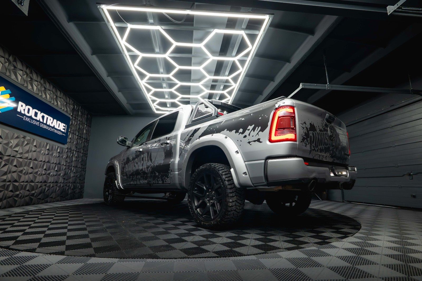 Fahrzeugabbildung Dodge RAM 5.7 V8 HEMI 4x4 LARAMIE PUNISHER *Pano*LED*