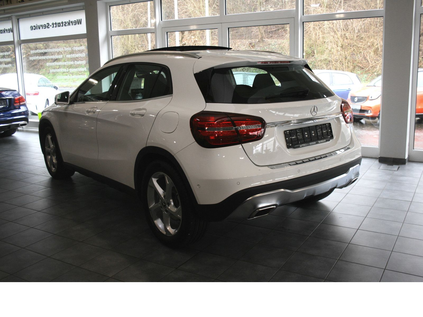Fahrzeugabbildung Mercedes-Benz GLA 200 Urban *LED *AHK *Pano-Dach *Navi