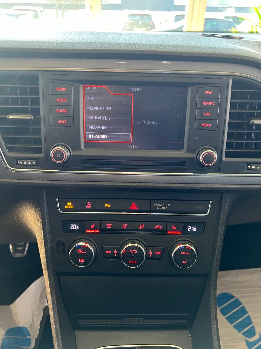 Fahrzeugabbildung SEAT Leon ST FR *LED*NAVI*BLUETOOTH*SITZHEIZUNG*
