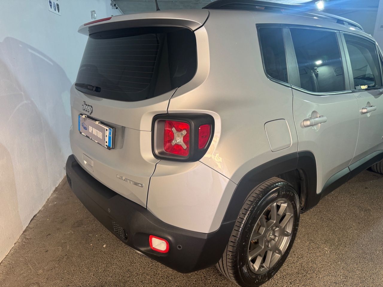 Jeep Renegade 1.6 Mjt DDCT 120 CV Night Eagle imagem 2