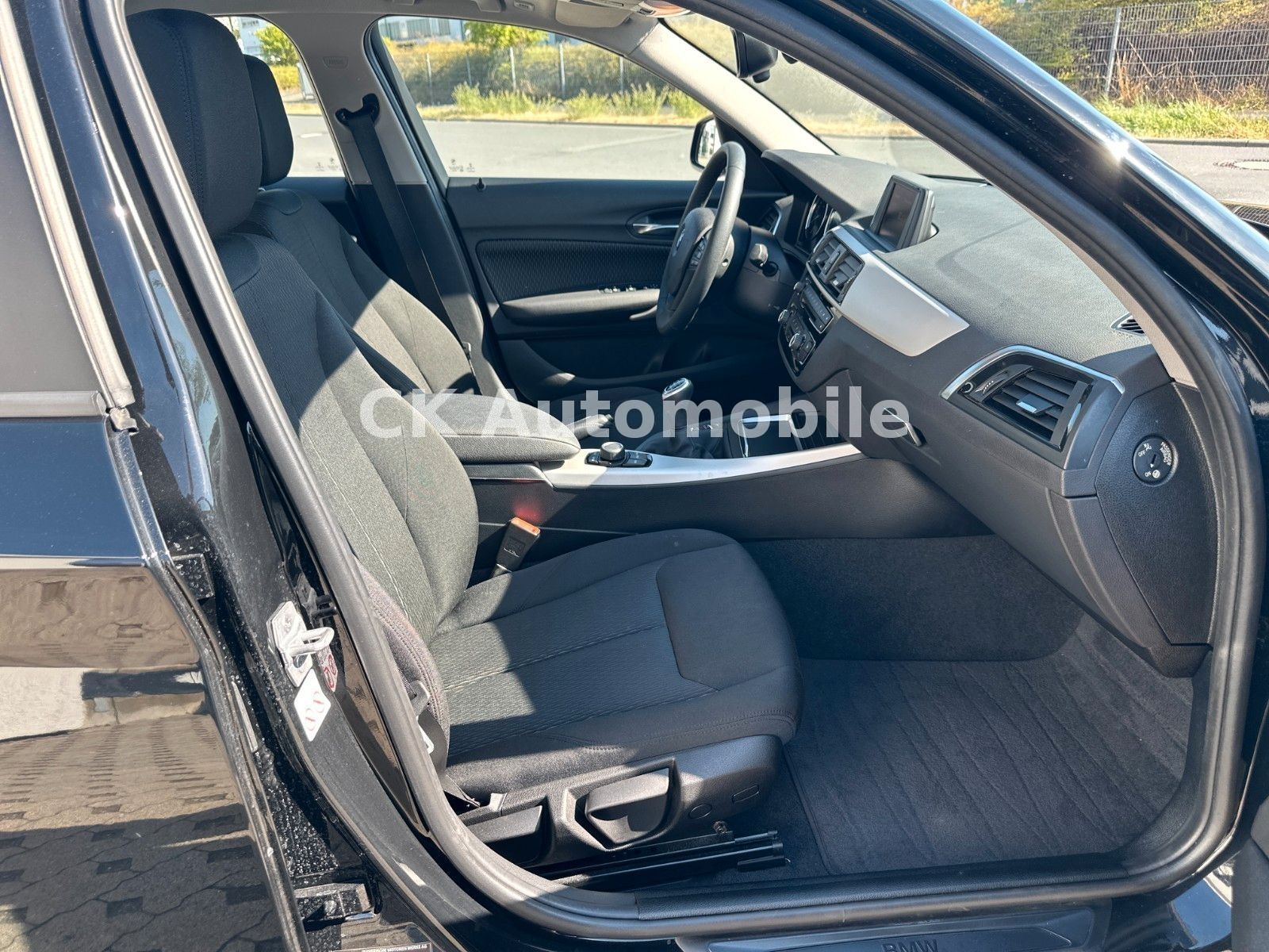 Fahrzeugabbildung BMW 118i Lim. 5-trg. /Klimaautomatik/SHZ/PDC