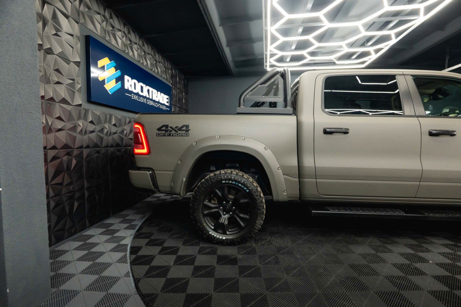 Fahrzeugabbildung Dodge RAM 5.7 V8 HEMI 4x4 OFFROAD Night LARAMIE RAPTOR
