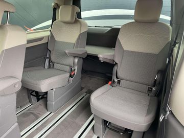 Volkswagen T7 Multivan - 12