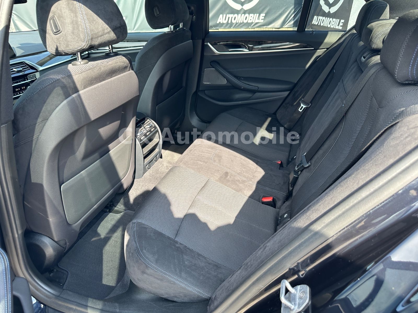 Fahrzeugabbildung BMW 520d xDrive Lim. M-Sport/Navi/Head-Up/LED