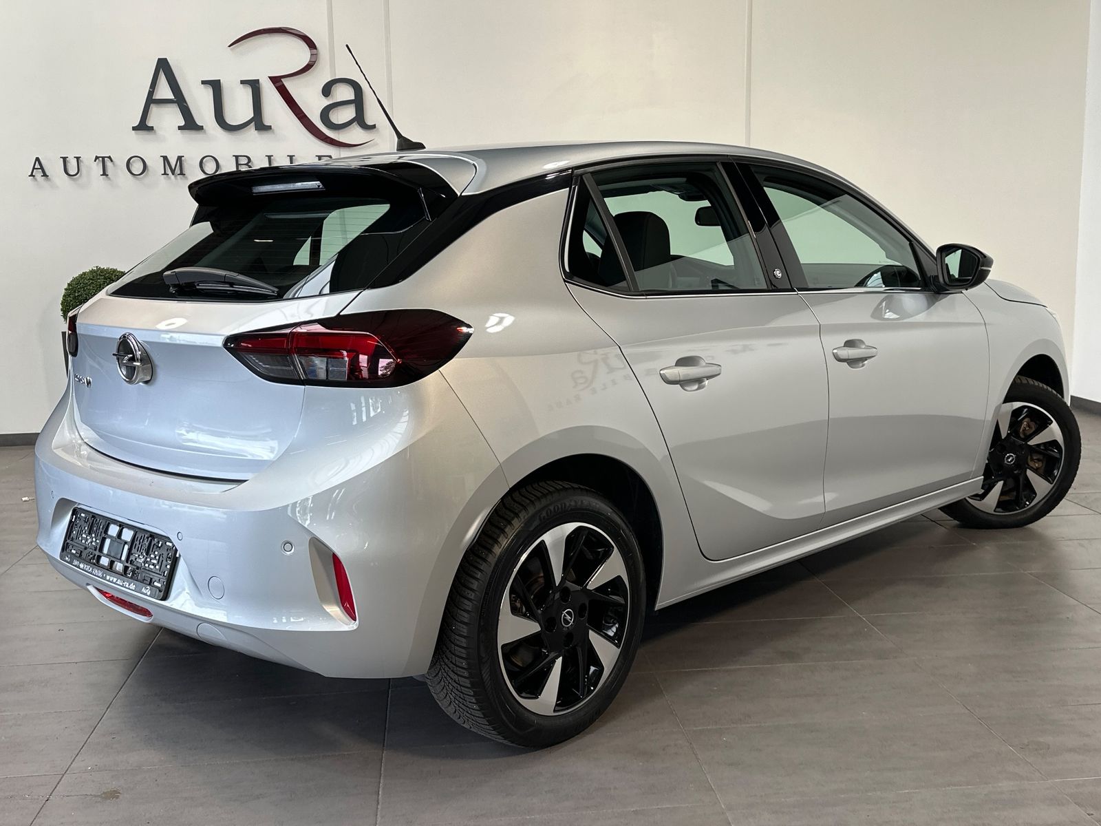 Fahrzeugabbildung Opel Corsa e Elegance NAV+LED+VCOCK+CARPLAY+PP+16ZOLL