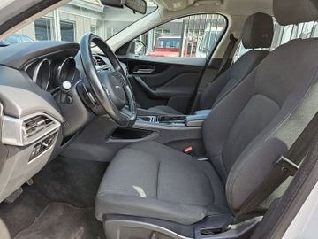 Jaguar F-Pace - 8