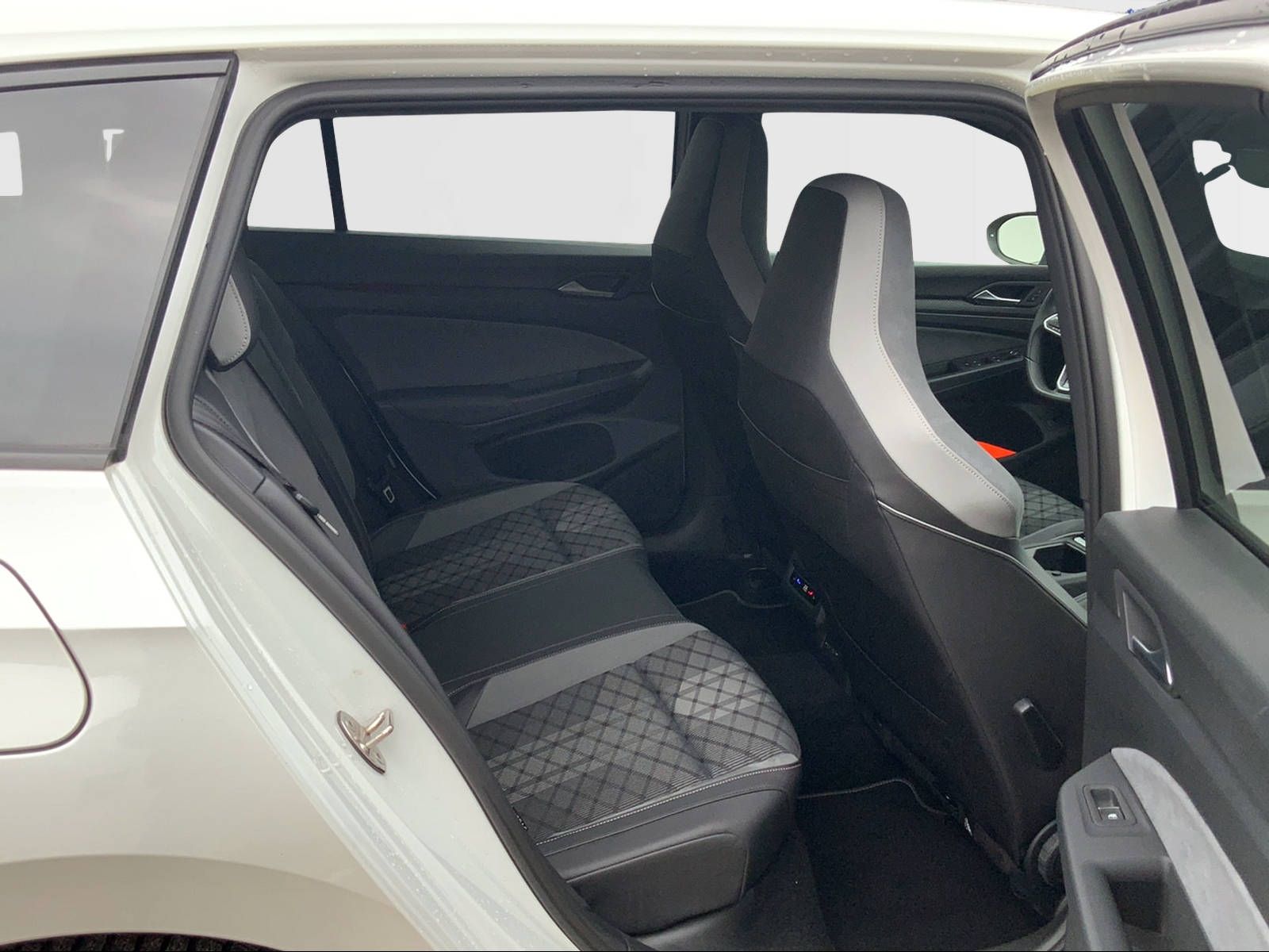 Golf VIII Variant 2.0 TSI R-Line,STHZ,IQL,RFK,NA