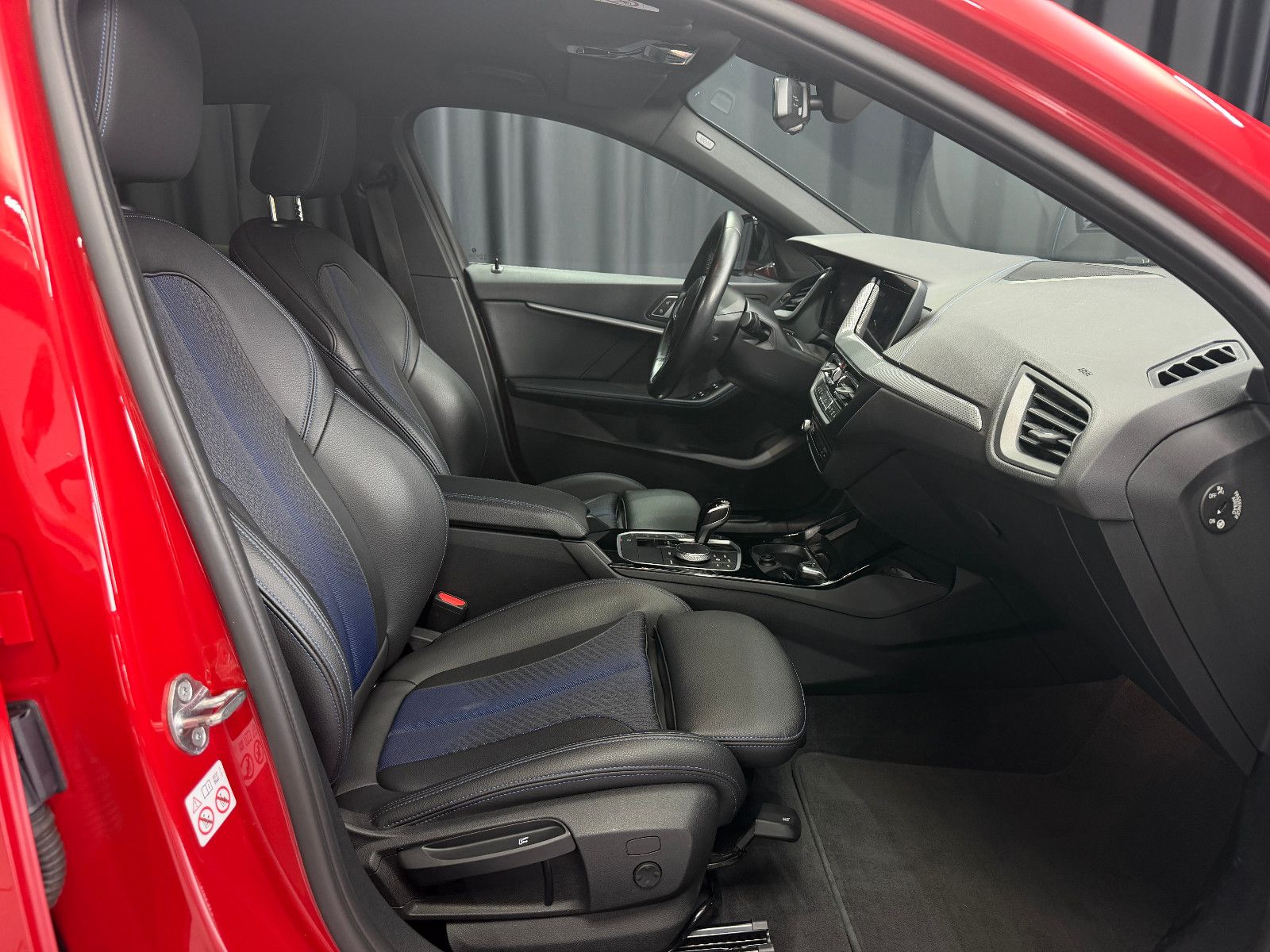 Fahrzeugabbildung BMW 118 d M Sport|HIFI|RF-CAM|DIG-TACHO|NAVI