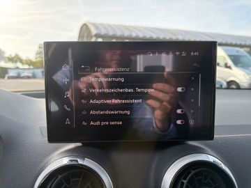 Audi Q2 35 TFSI S-LIne KAMERALEDTEMPOMAT