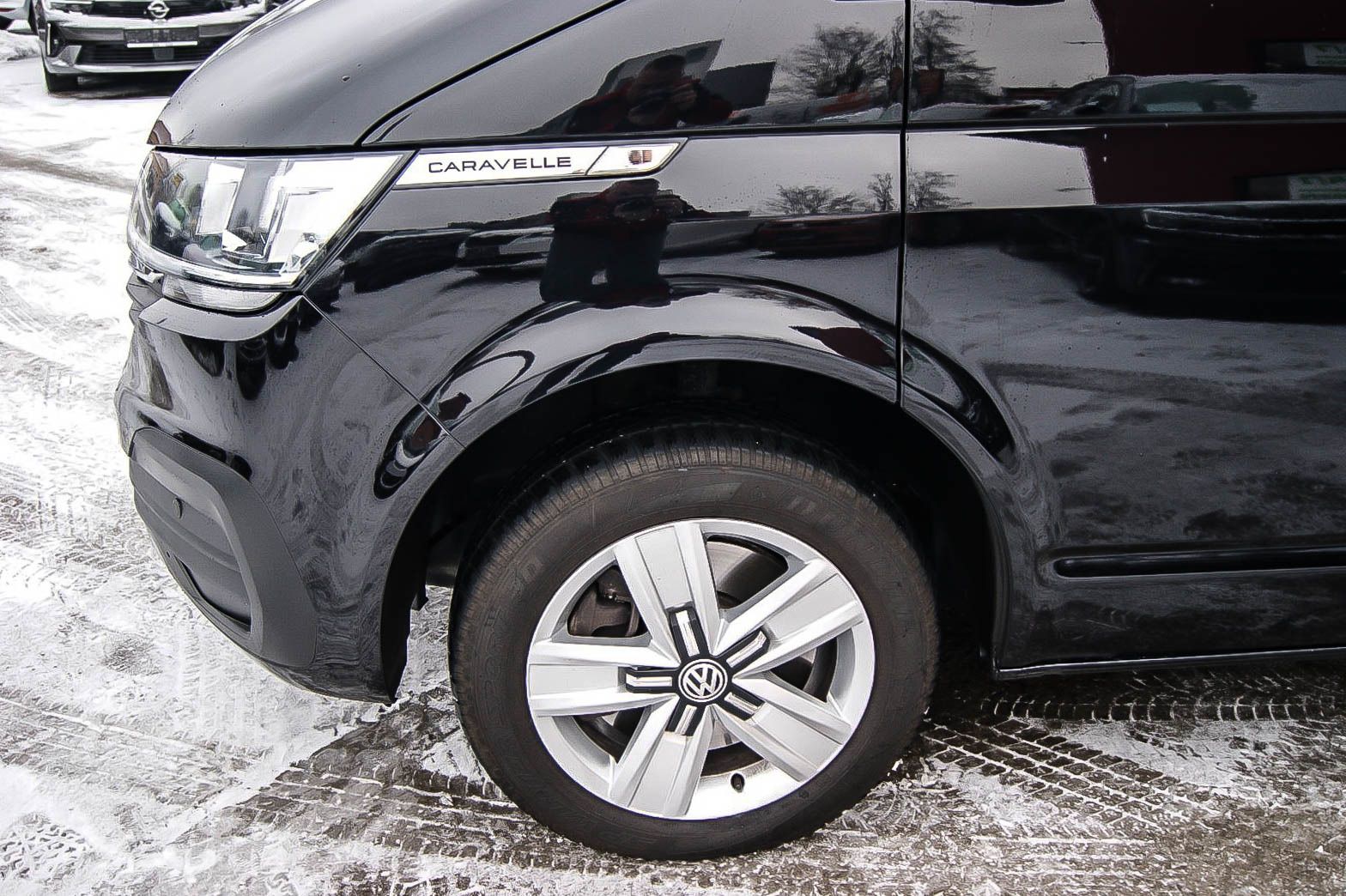 Fahrzeugabbildung Volkswagen T6.1 Caravelle/Multivan lang 2.0TDI DSG NAVI LED