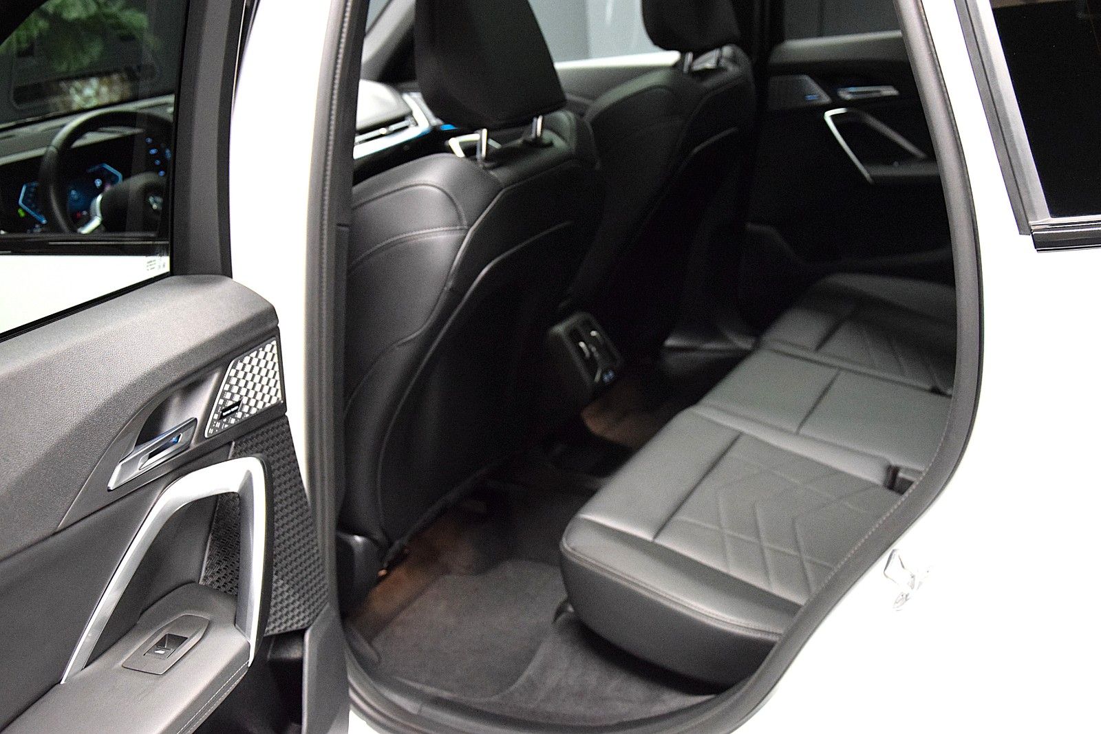 Fahrzeugabbildung BMW X1 sDrive 20 i M Sport Pano ACC HuD Memory H&k