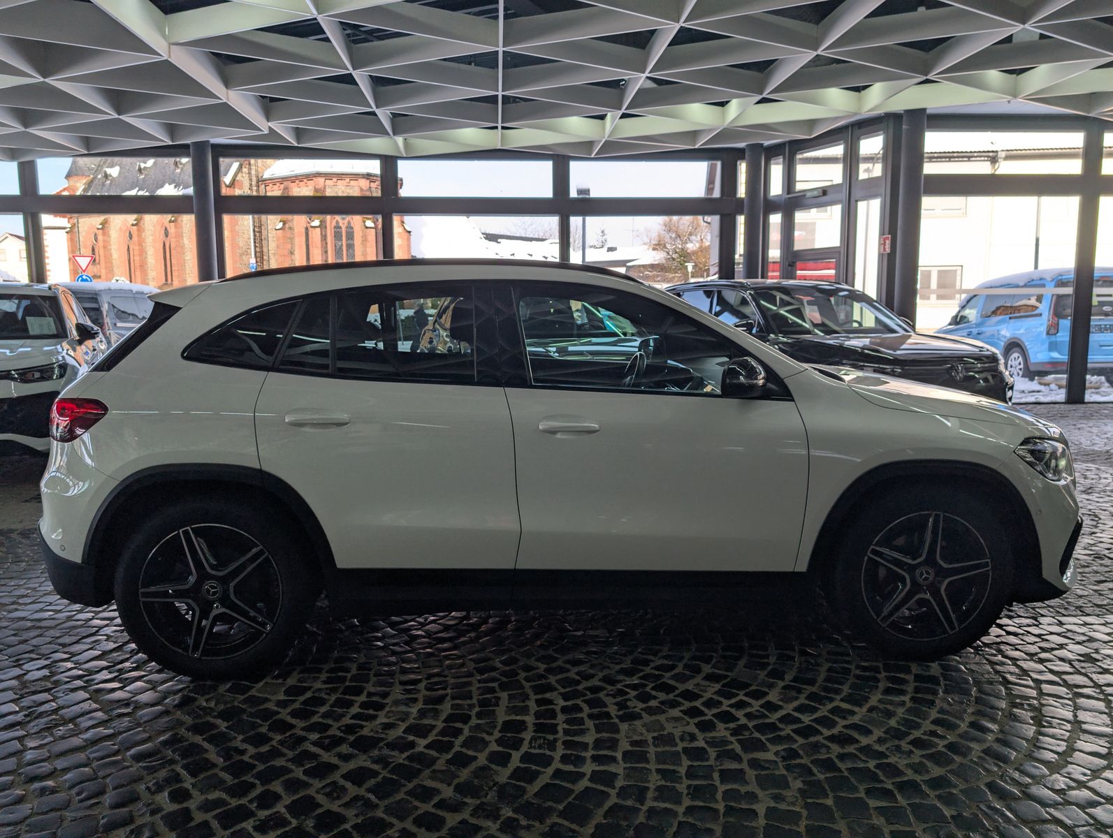 Fahrzeugabbildung Mercedes-Benz GLA 200 d AMG NIGHT PANO ALCANTARA MULTIBEAM 19"