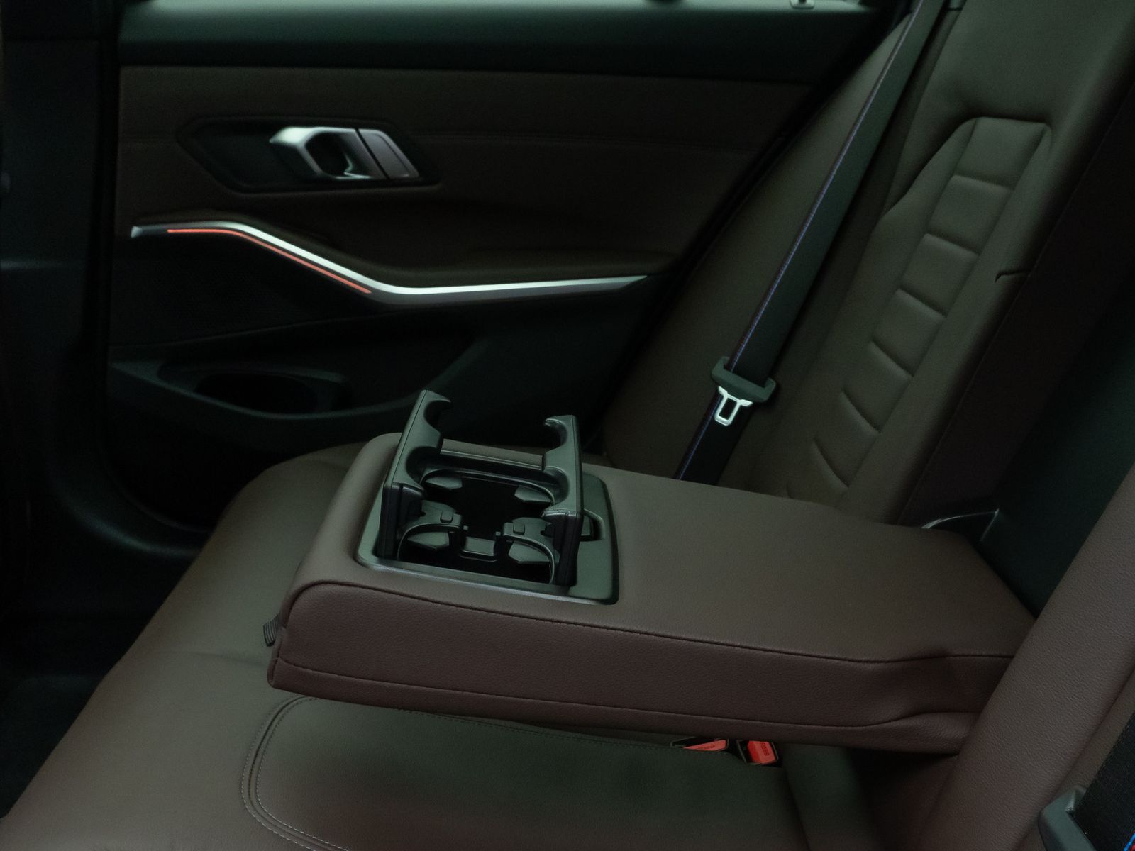 Fahrzeugabbildung BMW 320d M Sport Panorama Laser Kamera DAB HiFi 19"