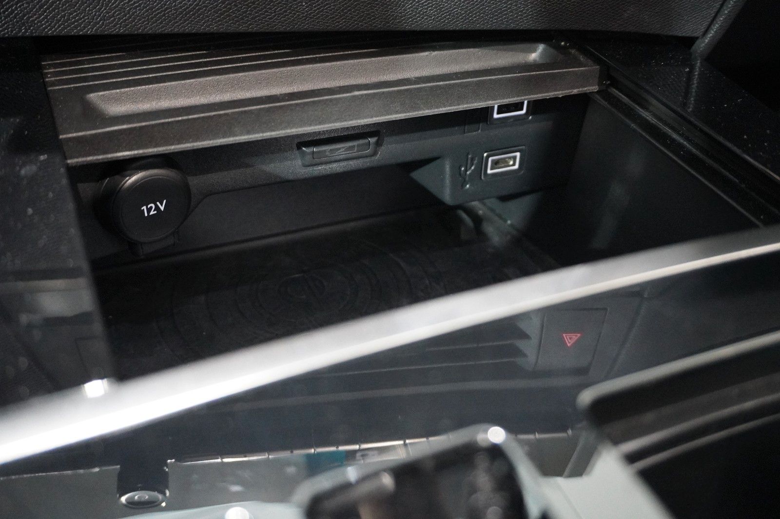 Fahrzeugabbildung Opel Astra L Lim. 1.2T GS SPORT NAVI/LED/360°/SH/HUD