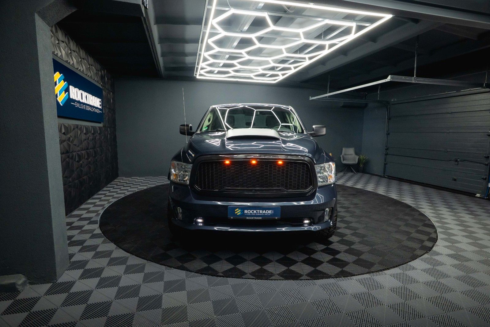 Fahrzeugabbildung Dodge RAM 3.6 V6 4x4 LONGBED Offroad *LPG*6 Sitze*