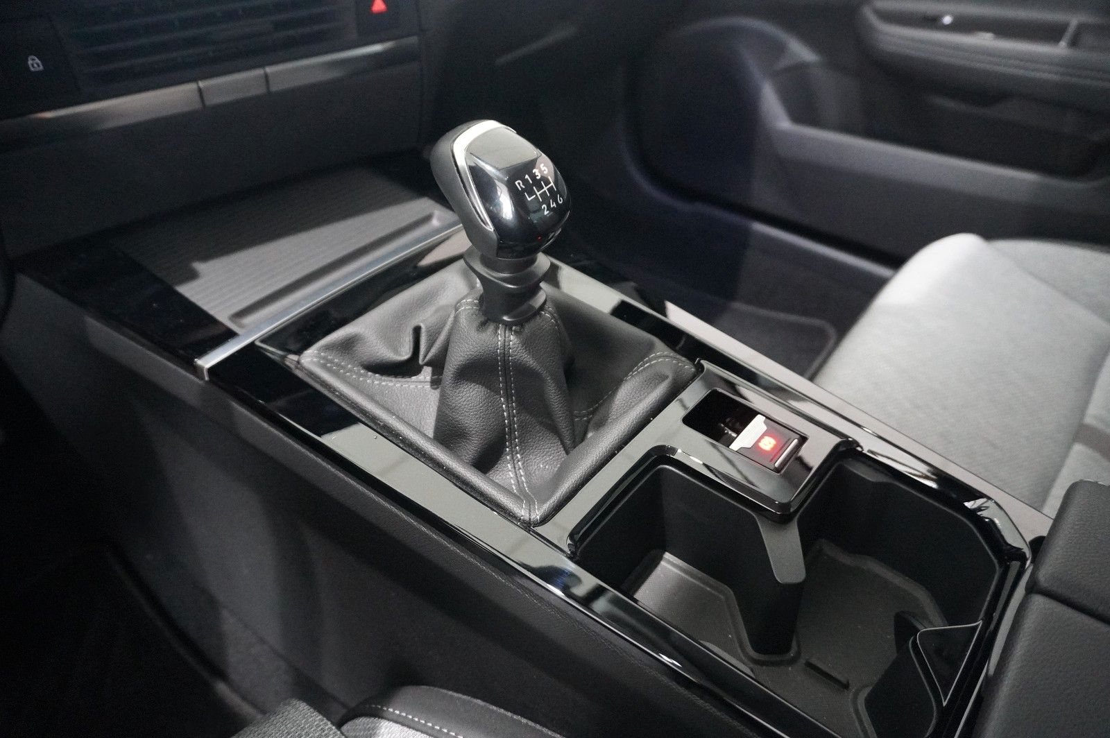 Fahrzeugabbildung Opel Astra L Lim. 1.2T ELEGANCE NAVI/LED/KAMERA/SPORT