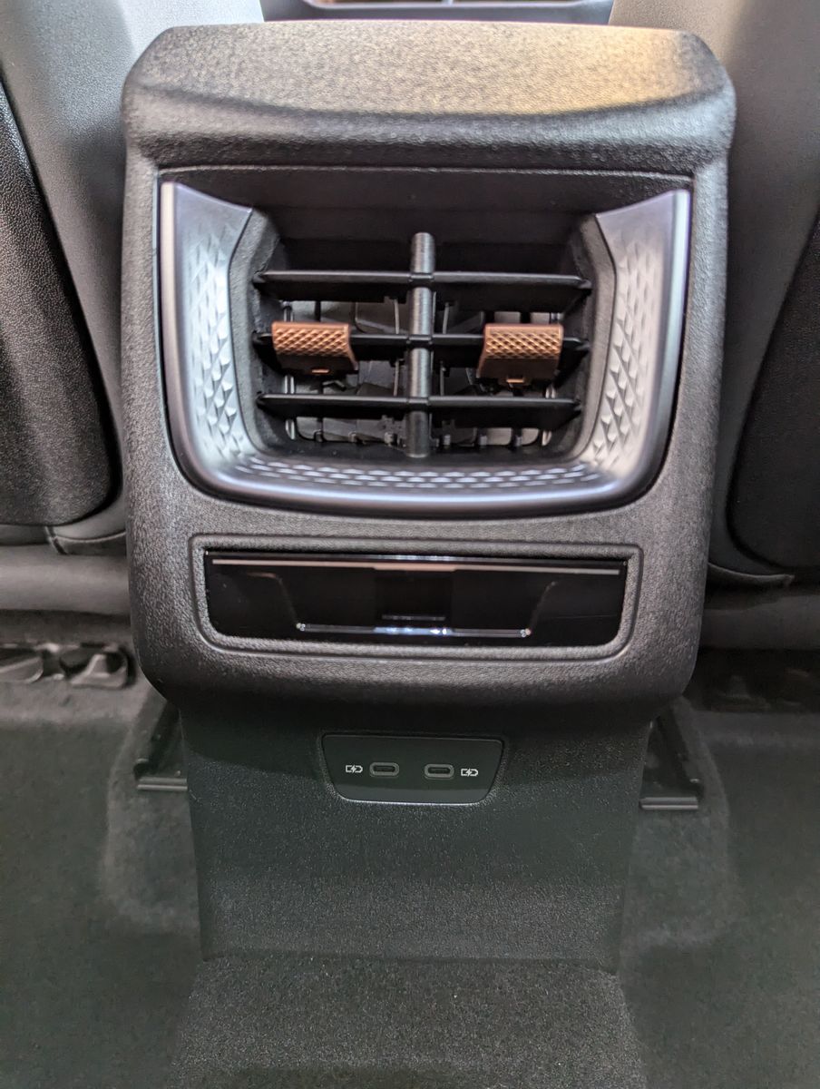 CUPRA Terramar 1.5 eTSI Sennheiser Edge-Paket HUD 19" - Image 26