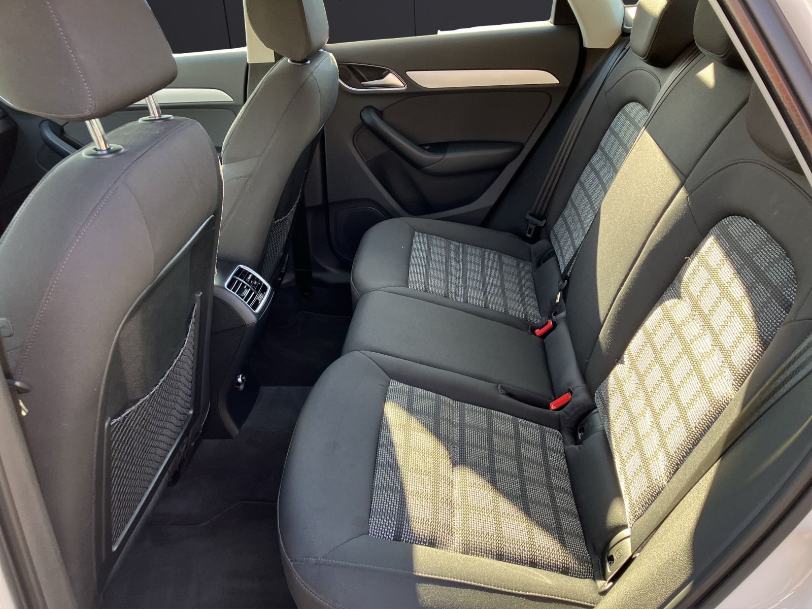 Fahrzeugabbildung Audi Q3 2.0 TDI sport AHK Xenon SHZ