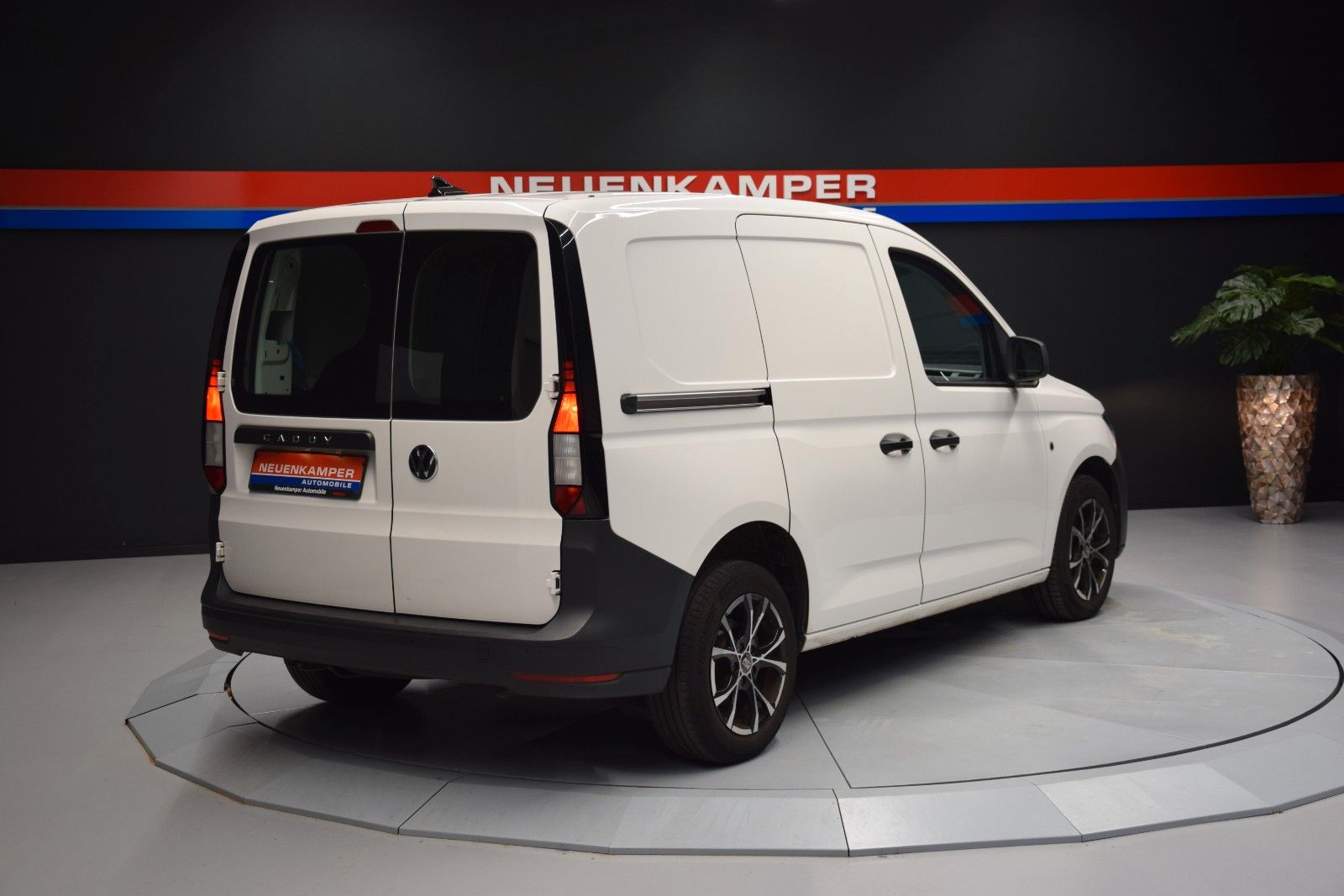 Fahrzeugabbildung Volkswagen Caddy Cargo Basis Kasten Klima PDC 1. Hand