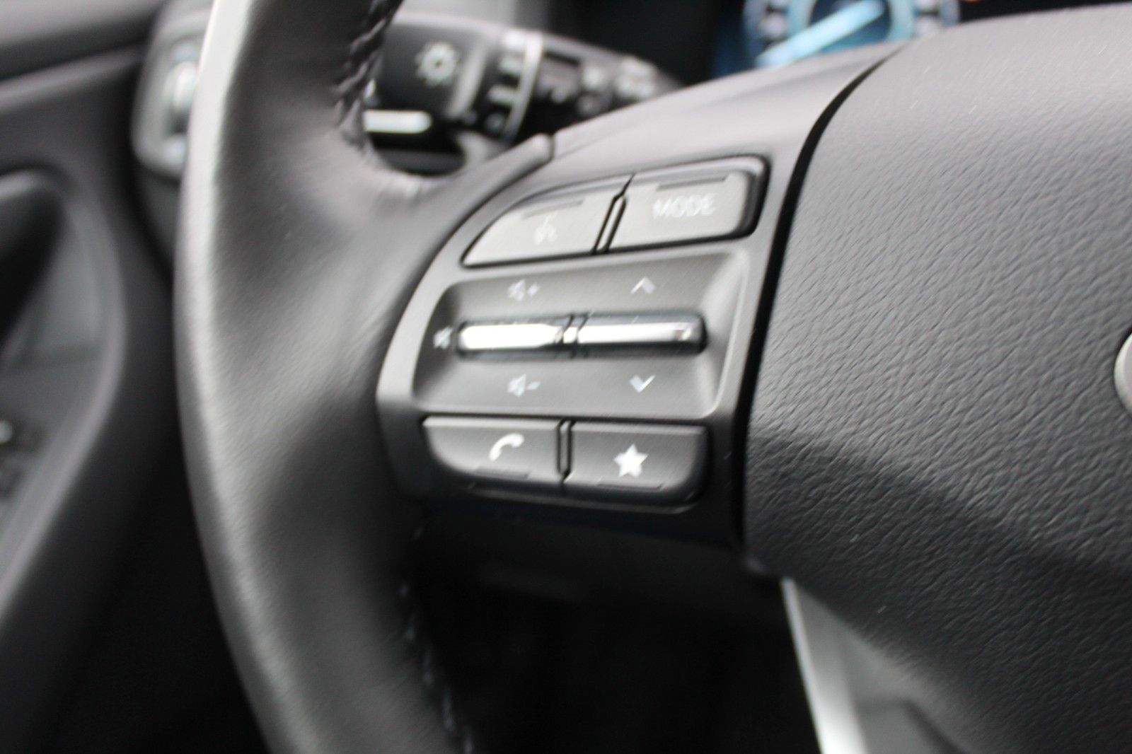 Fahrzeugabbildung Hyundai i30 Advantage Navi*Sitzh.*Kamera*LED*PDC