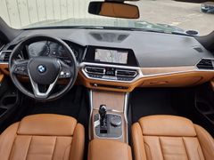 Fahrzeugabbildung BMW 320iA Touring Sport Line Navi LED Leder SiHz PDC