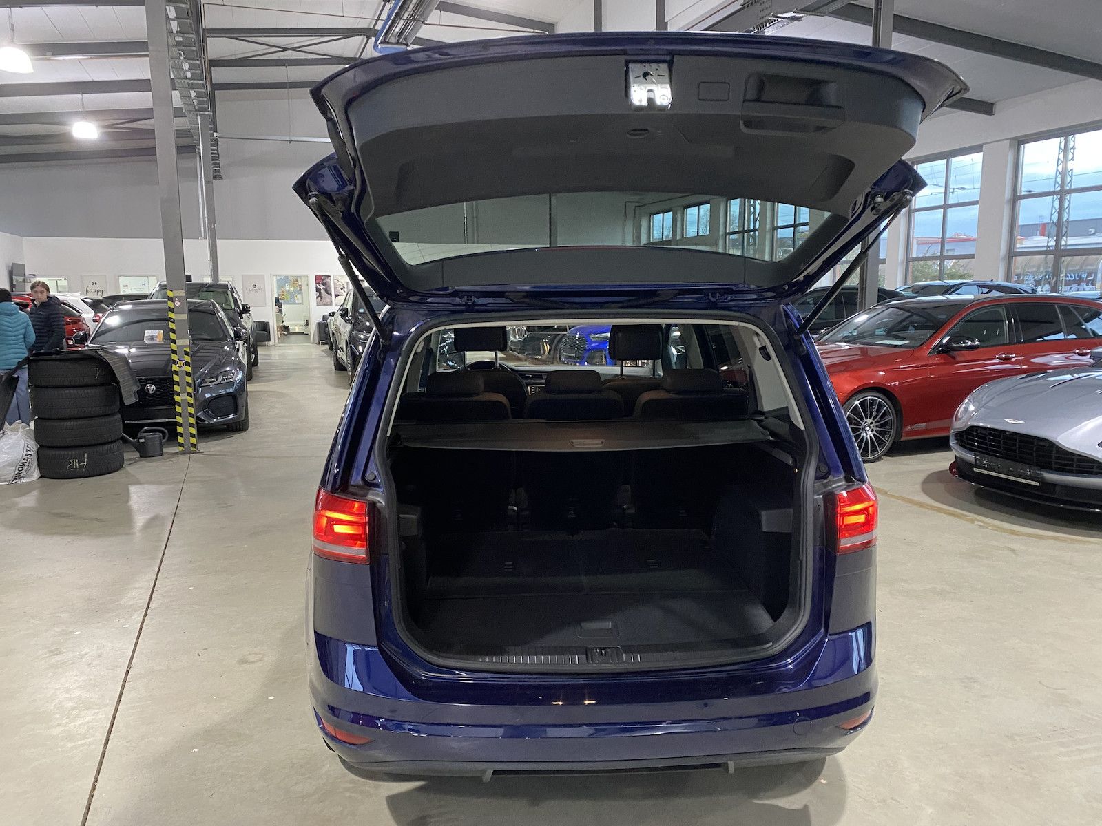 Fahrzeugabbildung Volkswagen Touran 1.6 Tdi Comfortline/7-Sitzer/AHK/SH/