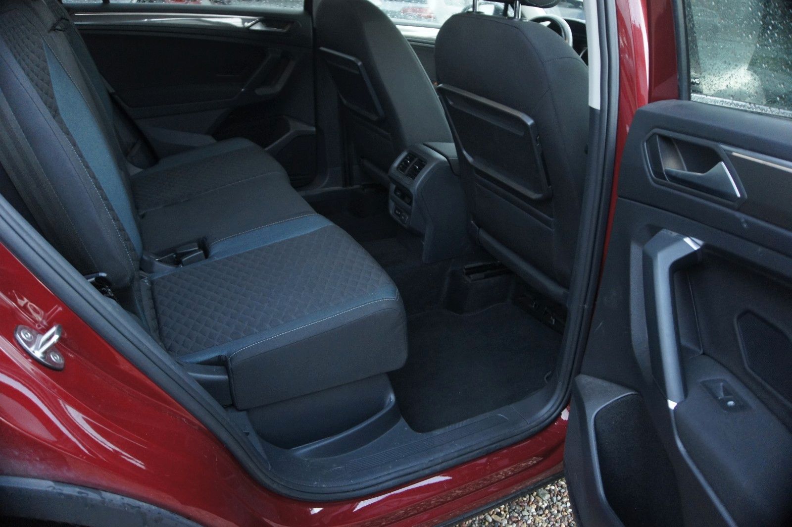 Fahrzeugabbildung Volkswagen Tiguan Allspace IQ.DRIVE Alu, GJ Reifen, met. La