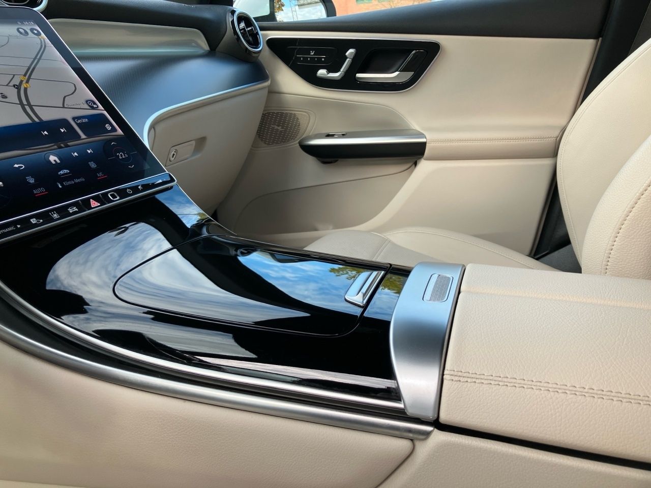 Fahrzeugabbildung Mercedes-Benz GLC 220 d 4M AVANTGARDE+360+STNDHZ+DISTR+MEMORY+