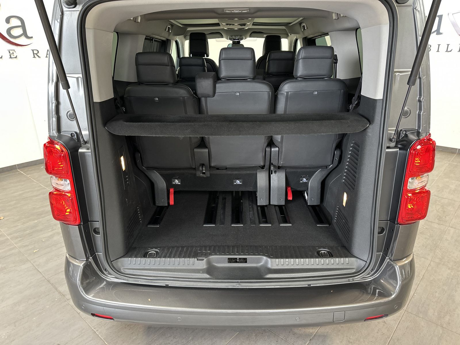 Fahrzeugabbildung Opel Zafira Life 2.0 D Aut. BlackEd. NAV+XEN+PANORAMA