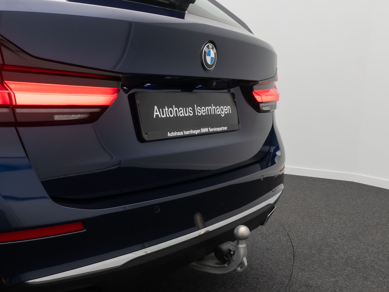 Fahrzeugabbildung BMW 530d xD Luxury Line HUD DAB AHK Panorama H/K 19"
