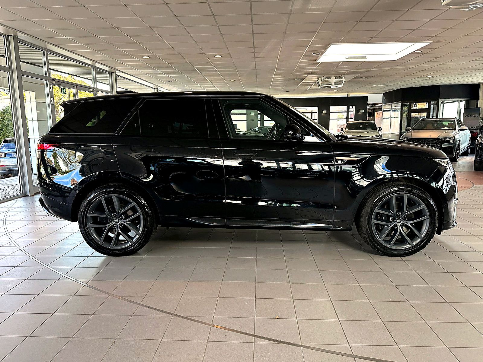 Fahrzeugabbildung Land Rover Range Rover Sport Dynamic SE/PANO/3D''KAMER/MERI