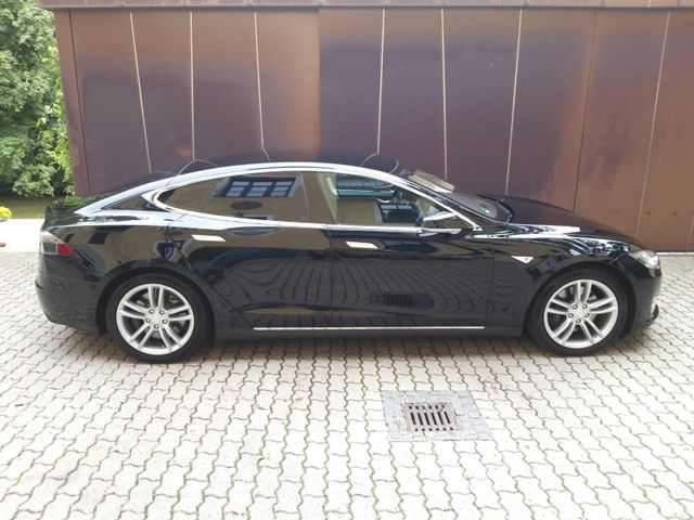 Tesla Model S 85D