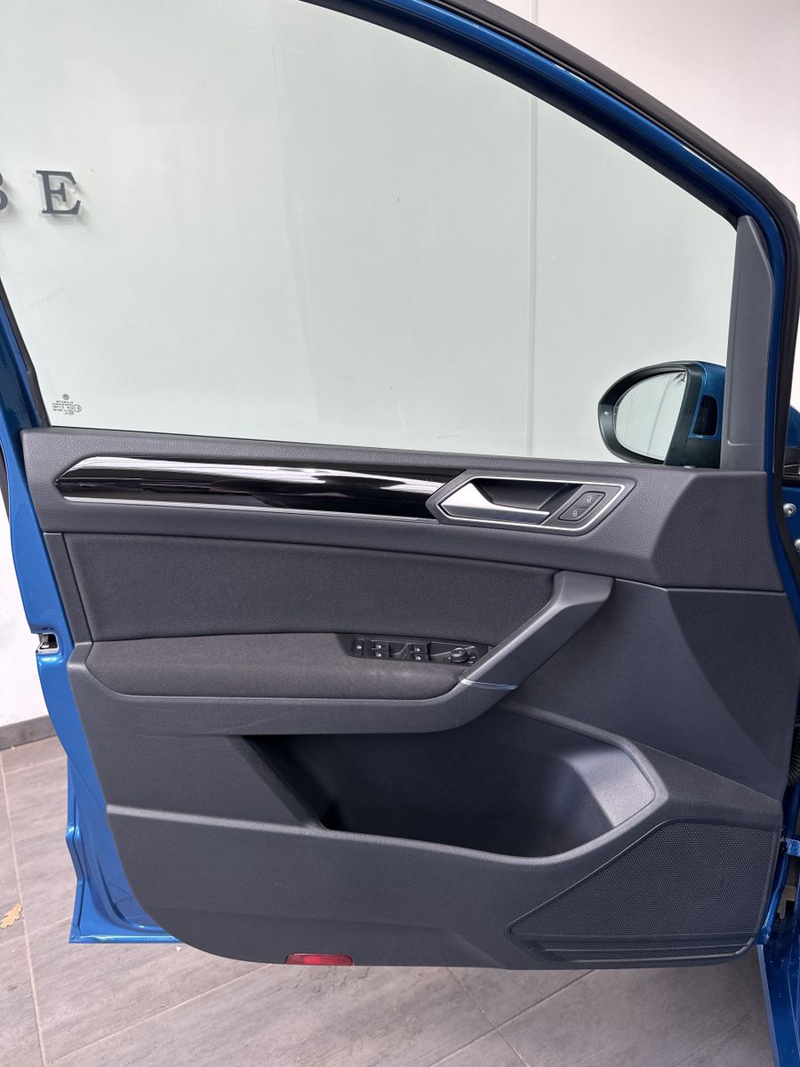 Fahrzeugabbildung Volkswagen Touran 2.0 TDI DSG Highline NAV+LED+ACC+KAMERA