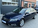 Volkswagen Passat Lim. Highline*Xenon*NAVI*LEDER*S-DACH*ACC - Volkswagen Passat aus 2012
