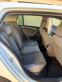 Volkswagen Golf - 9