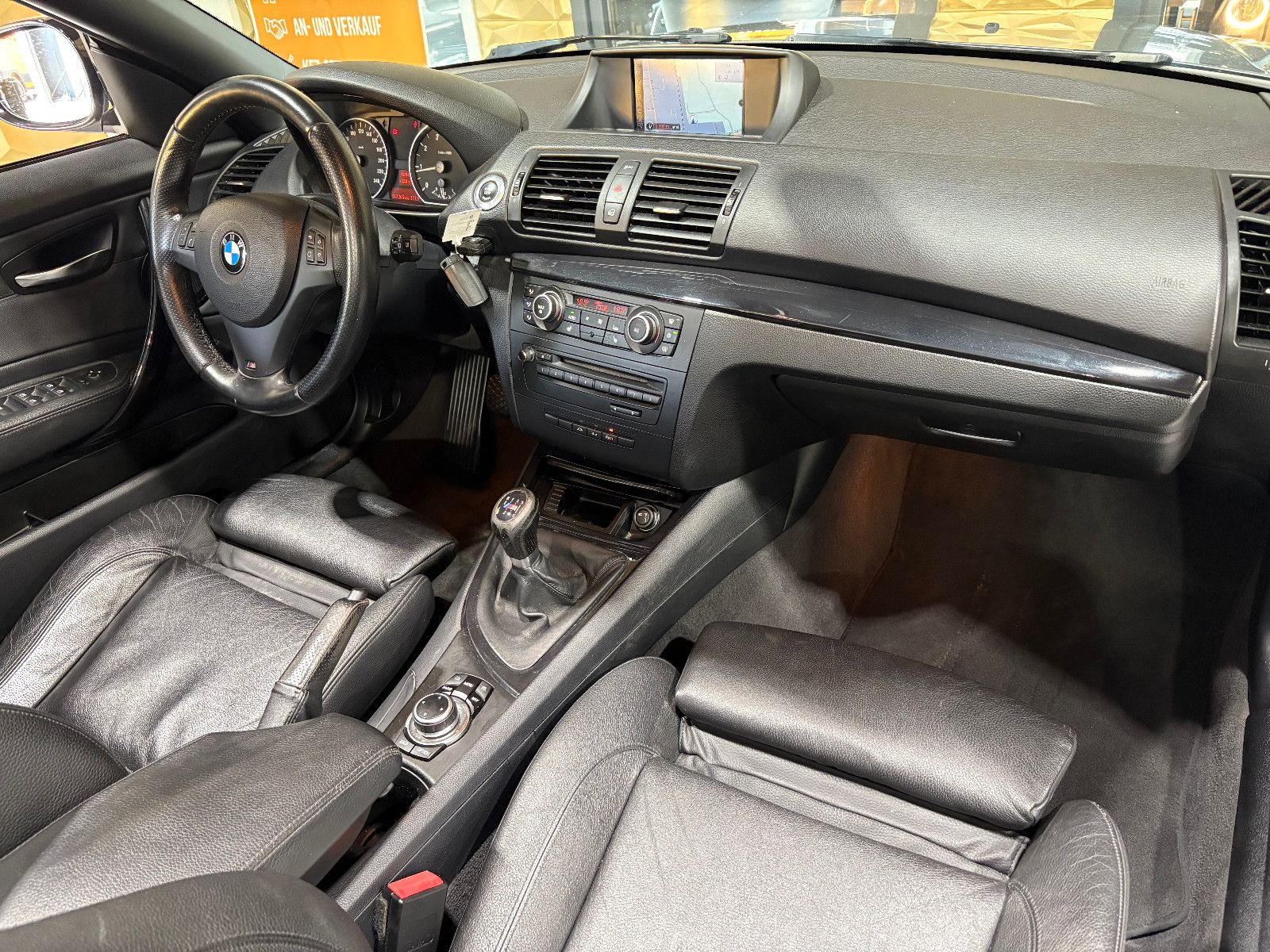 Fahrzeugabbildung BMW 118i Baureihe 1 Cabrio/NAVI/PDC/SHZ/KLIMA/8-FACH