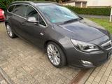Opel Astra J Sports Tourer Sport - Opel Astra aus 2011: Sports Tourer