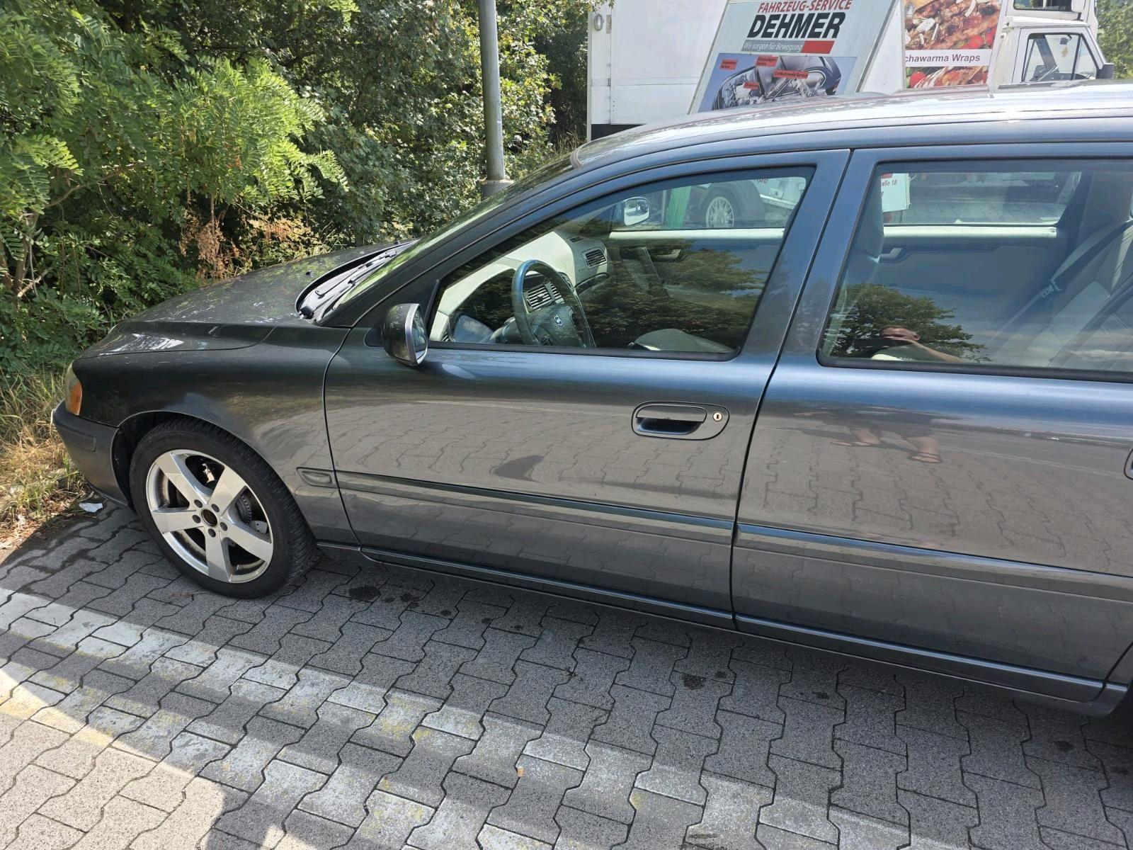Volvo V70 2006 — interior