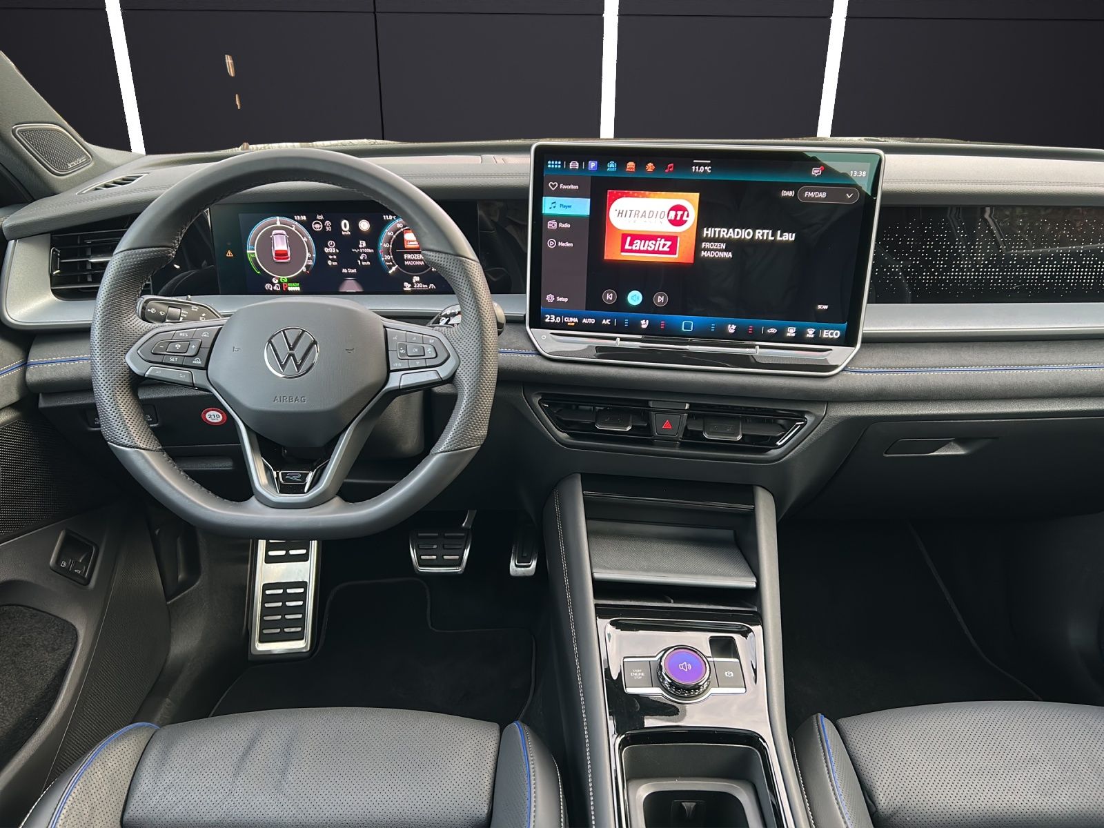 Fahrzeugabbildung Volkswagen Tayron R-Line PHEV DSG IQ.Light ACC AHK PANO SH