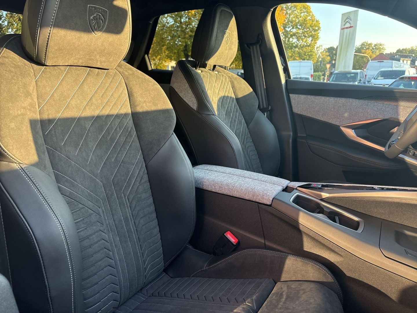 Fahrzeugabbildung Peugeot 3008 GT Hybrid 145 e-DSC6 Navi ACC El. Heckklapp