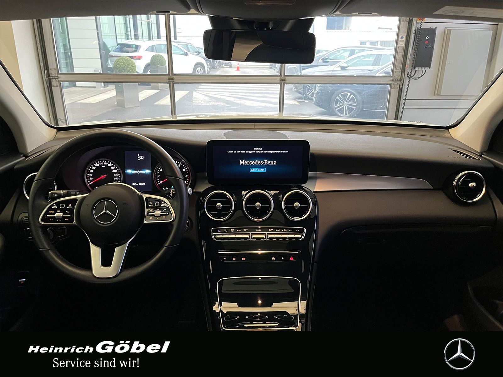 Fahrzeugabbildung Mercedes-Benz GLC 200 4M PANO+KAMERA+LED+CARPLAY+NAVI+MBUX