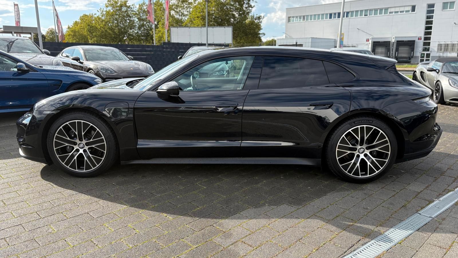Fahrzeugabbildung Porsche Taycan Sport Turismo/Innodrive/Panodach/20 Zoll