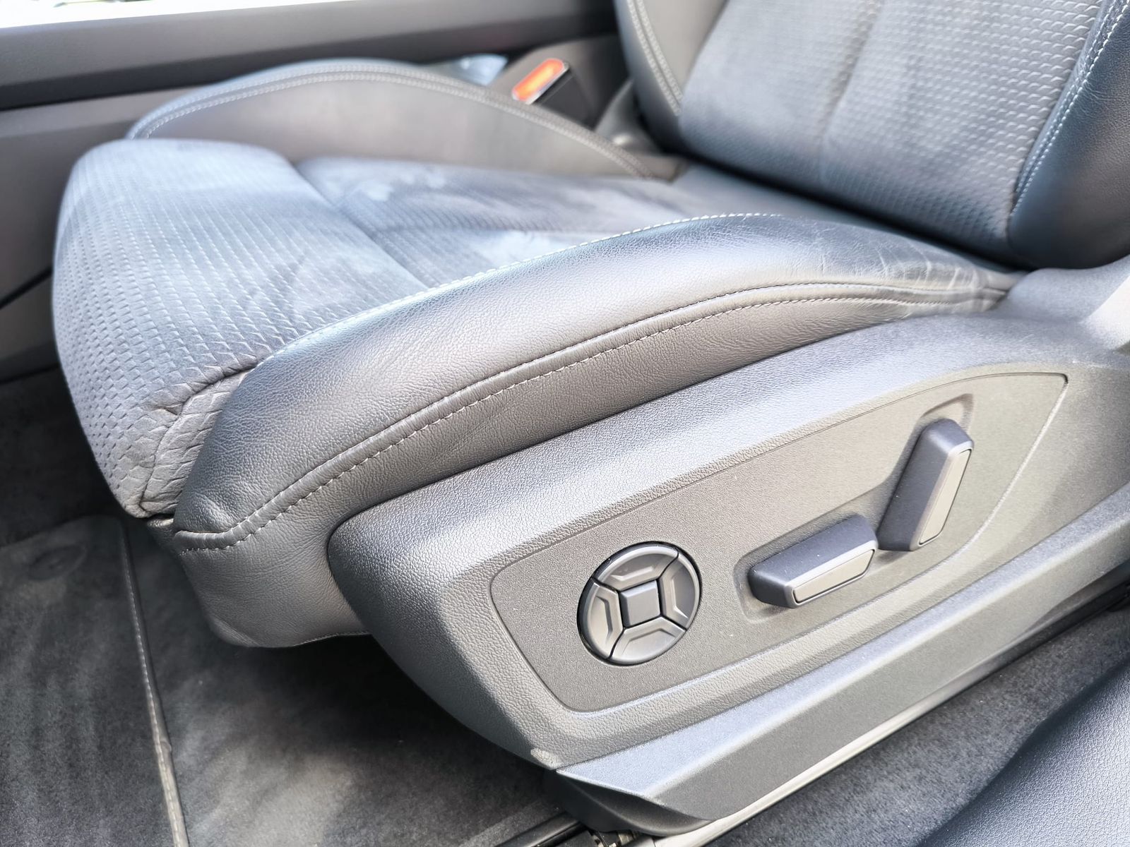 Fahrzeugabbildung Audi e-tron S LINE BLACK EDITION LED+SHZ+KAM+B&O+ACC+