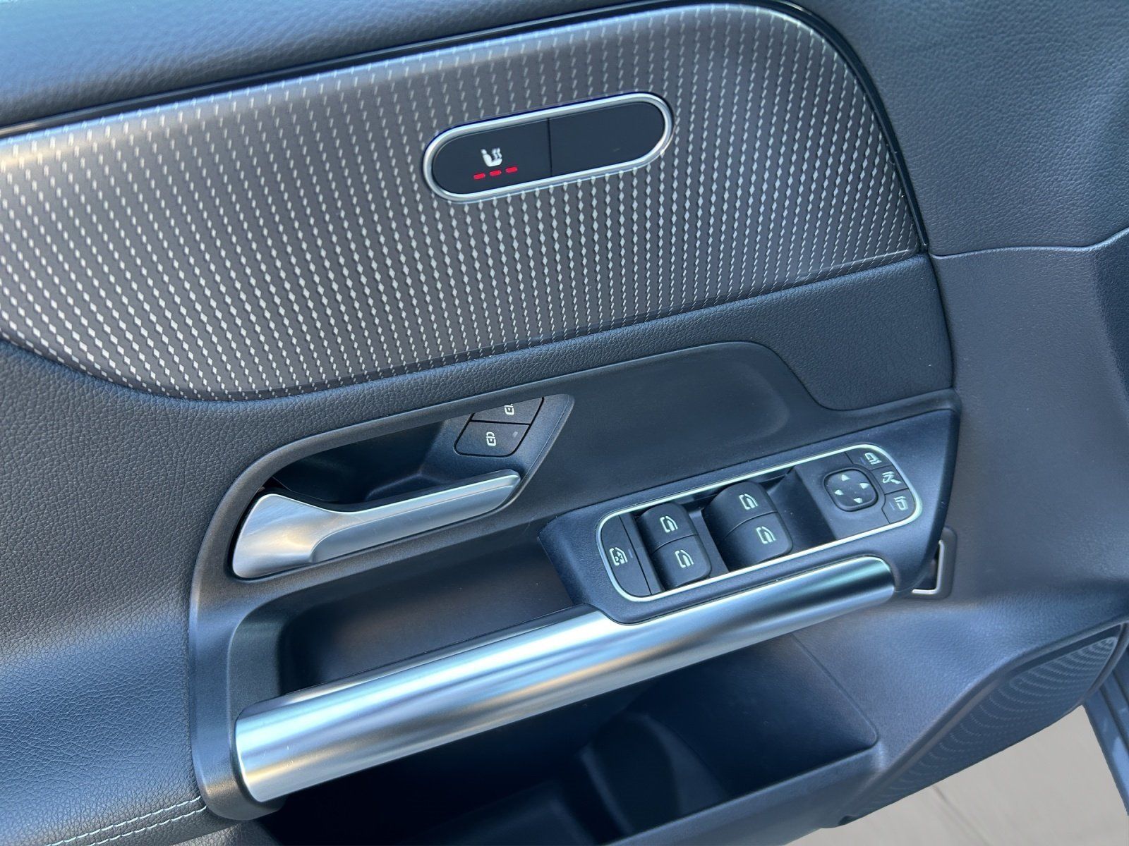 Fahrzeugabbildung Mercedes-Benz B 250 e Progr. AHK PAno LED HighEndMBUX Business