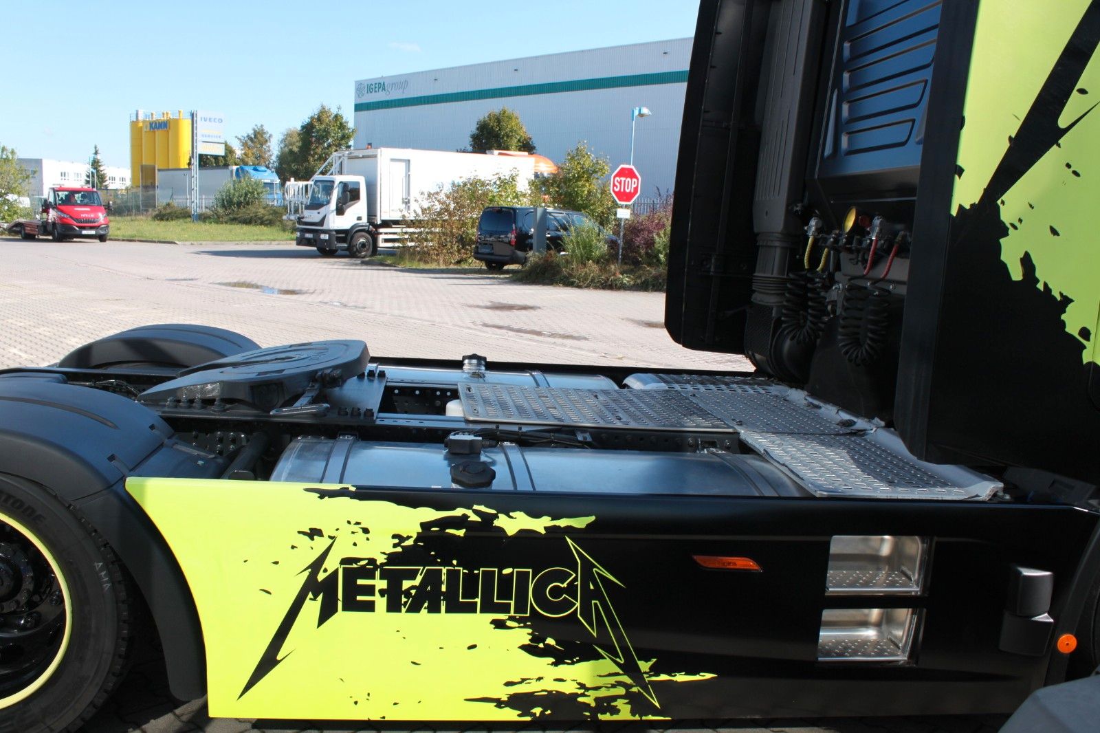 Fahrzeugabbildung Iveco S-Way AS440S50T/FP LT   GUN METAL