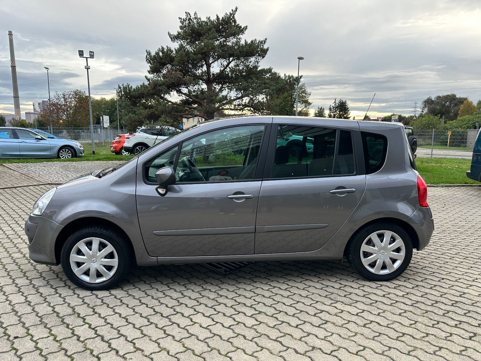 Fahrzeugabbildung Renault Grand Modus 1.2 TEMPOM+SHZ+AHK+TÜV-NEU