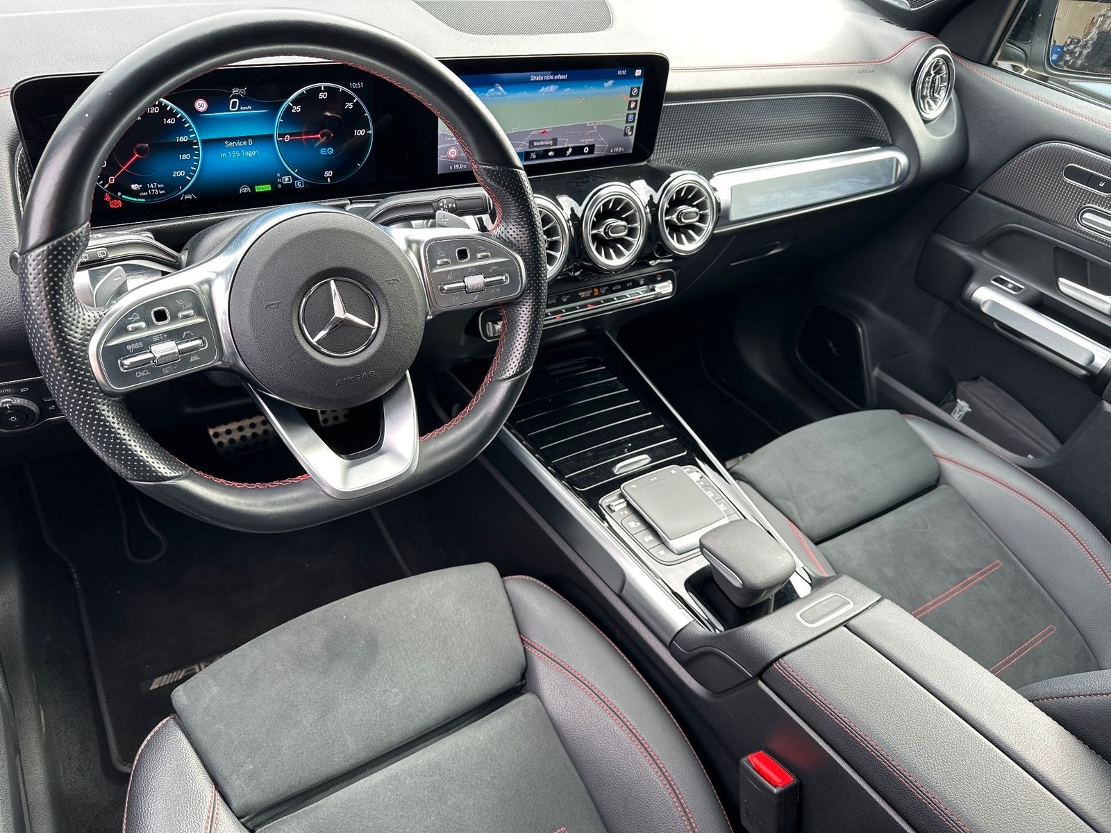Fahrzeugabbildung Mercedes-Benz EQB 250+ AMG Line NAV+LED+PANORAMA+ACC+360GRAD