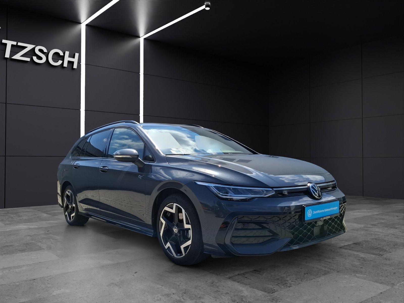 Fahrzeugabbildung Volkswagen Golf VIII Variant eTSI R-Line DSG LED Navi AID A